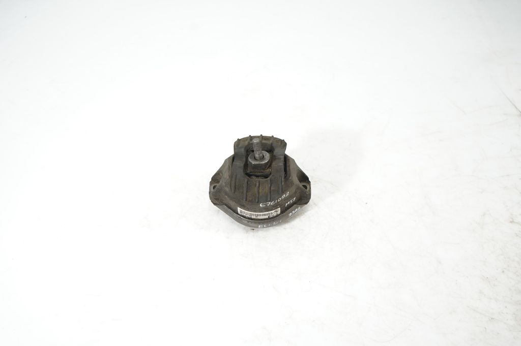 Engine mount bracket