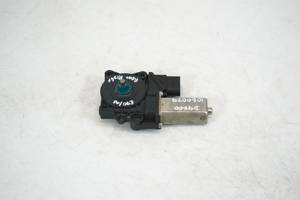 Rear door window regulator with motor (3)