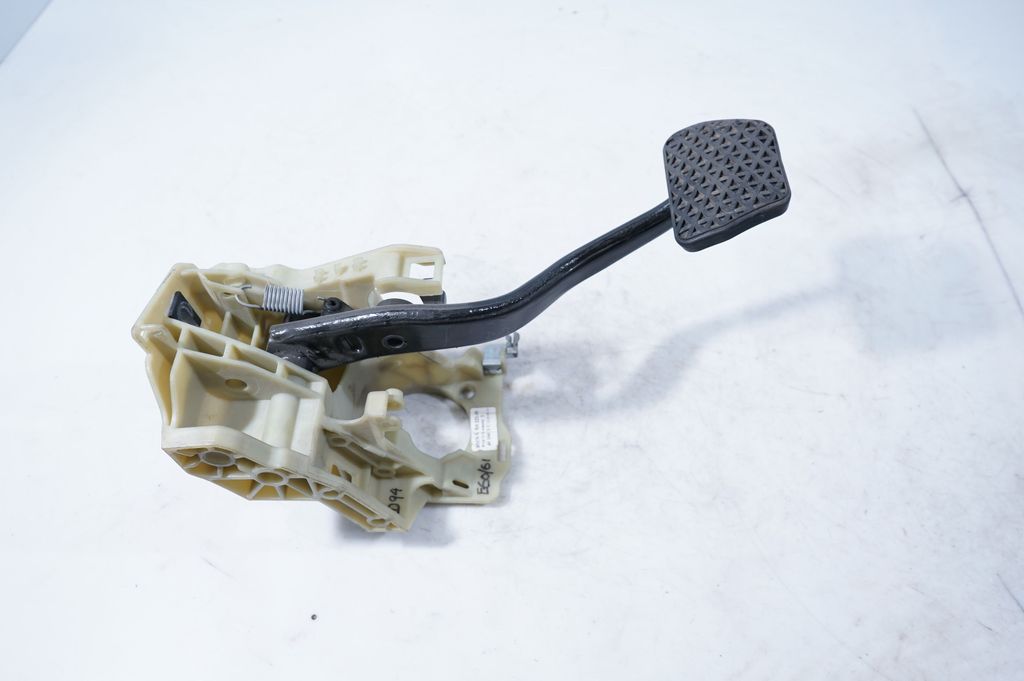 Brake pedal (3)