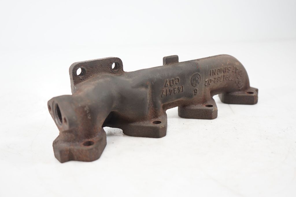 Exhaust manifold (7)