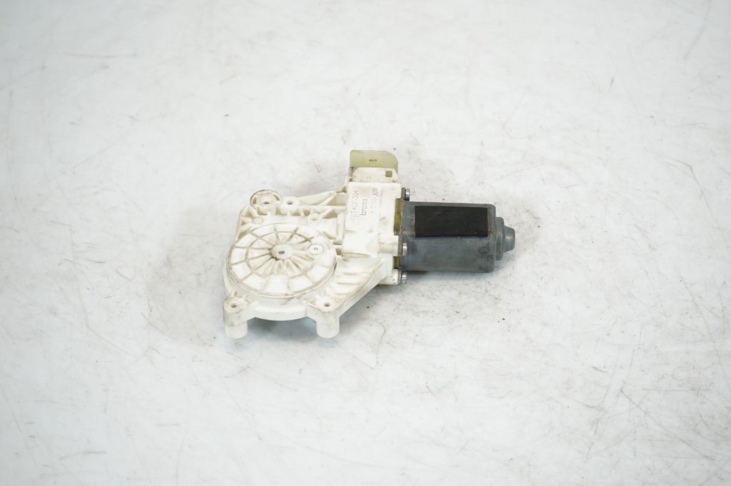 Rear door window regulator with motor (5)