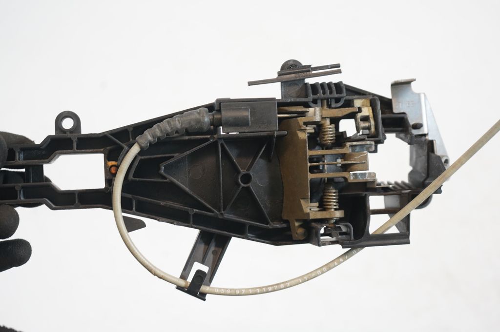 Front door exterior handle/bracket (6)