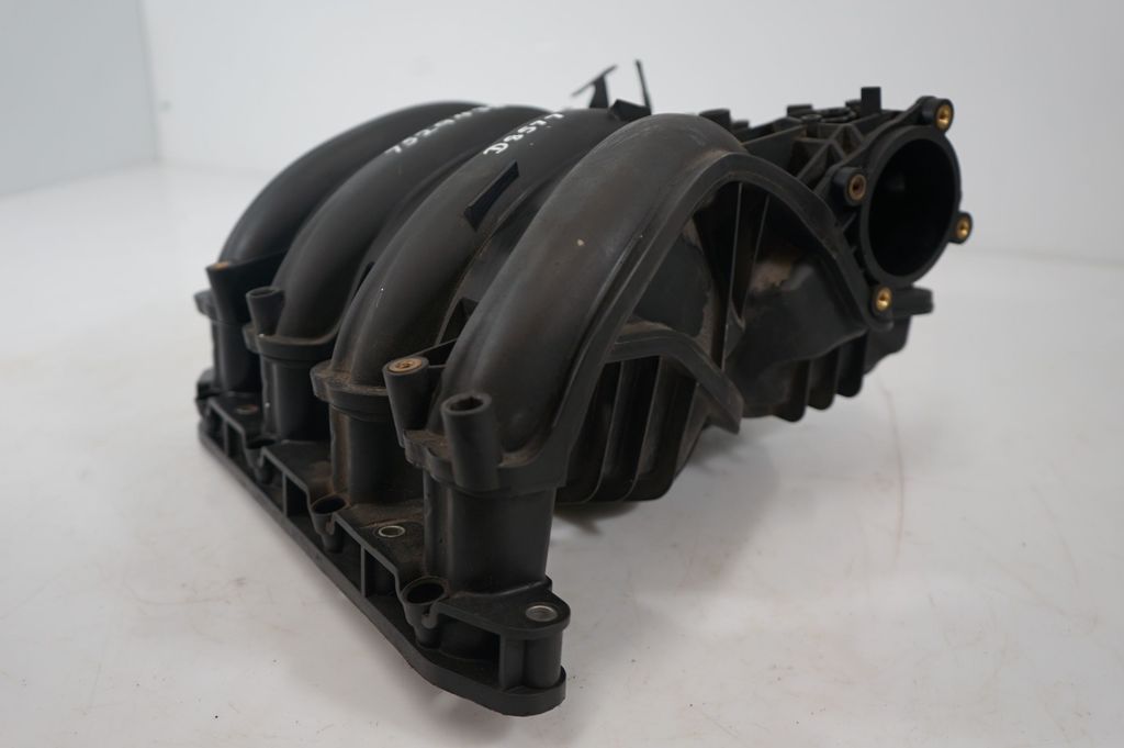 Intake manifold (7)