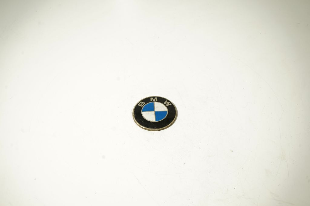 Manufacturer badge logo/emblem