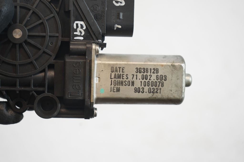 Rear door window regulator with motor (6)