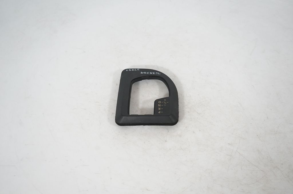 Gear shifter surround trim plastic (3)