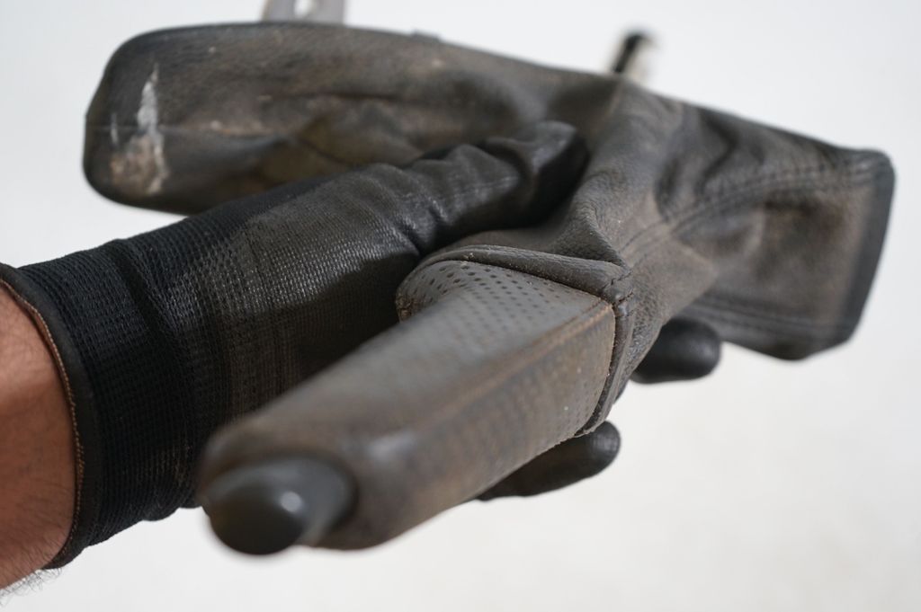 Handbrake/parking brake lever assembly (7)