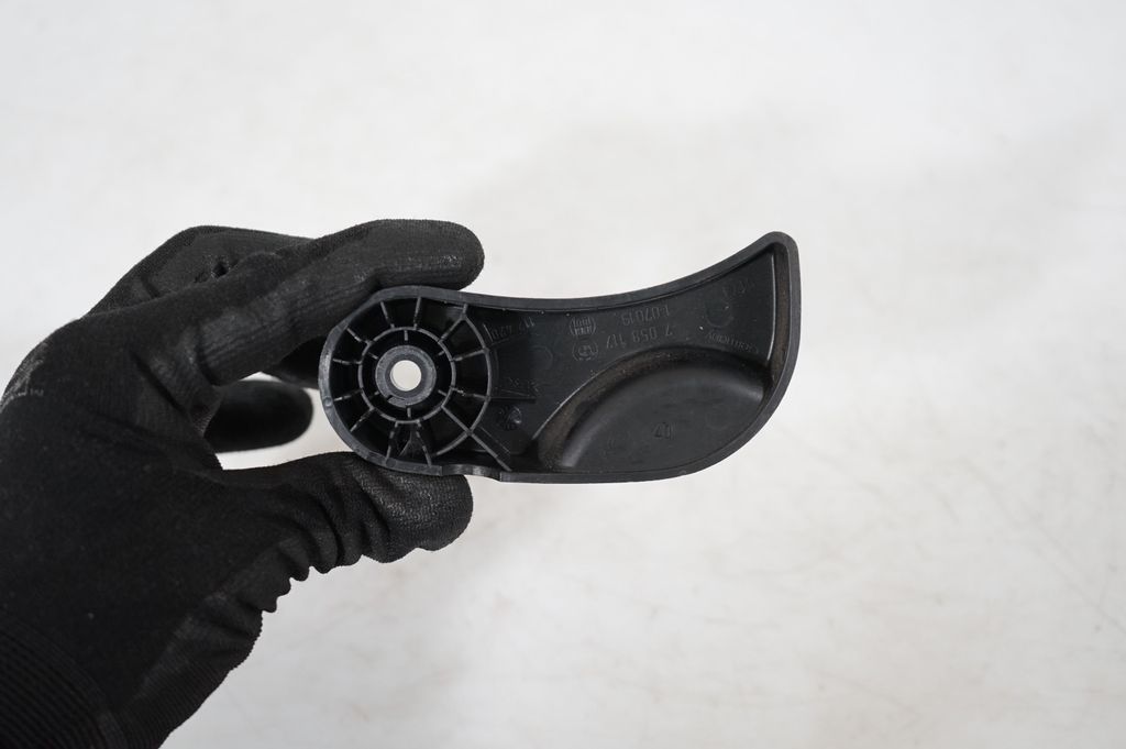 Engine bonnet (hood) release handle (6)