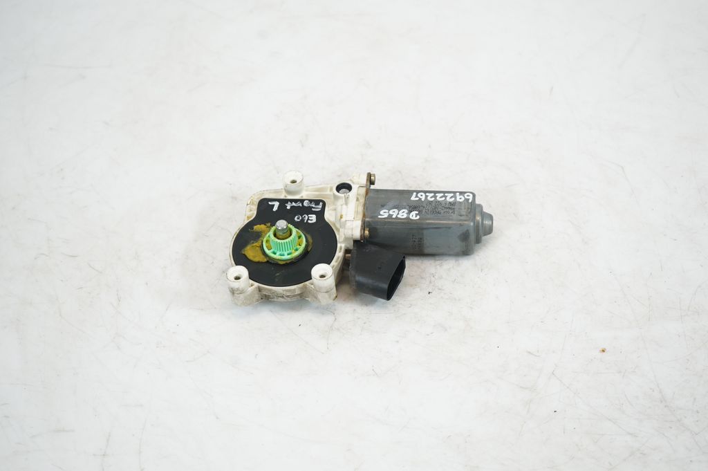 Front door window regulator motor (3)