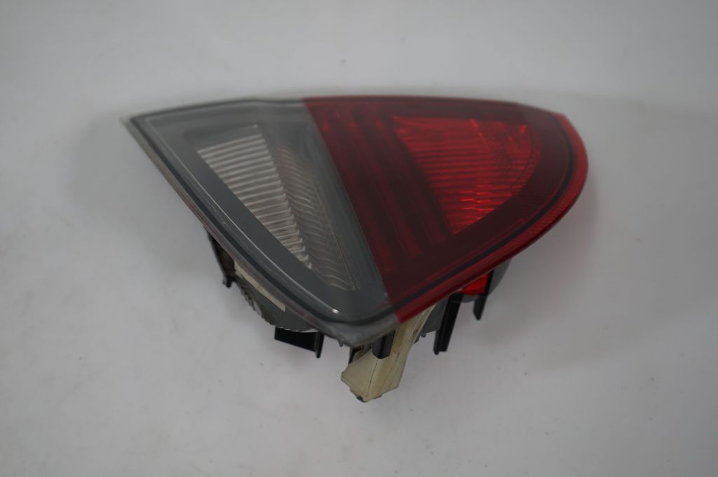 Tailgate rear/tail lights (7)