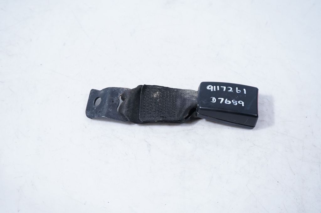 Rear seatbelt buckle