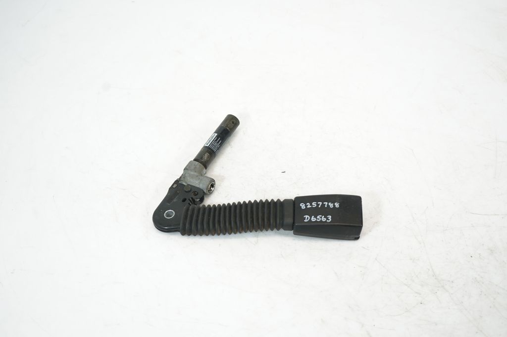 Front seatbelt buckle (3)