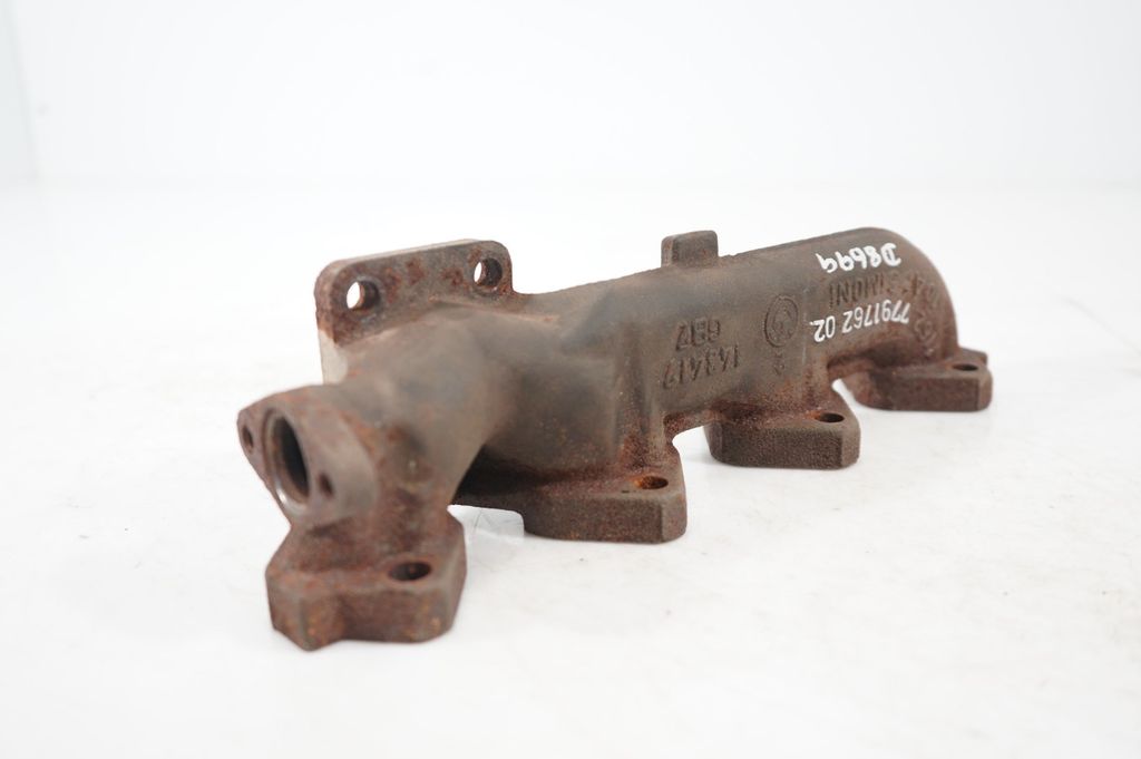 Exhaust manifold (7)
