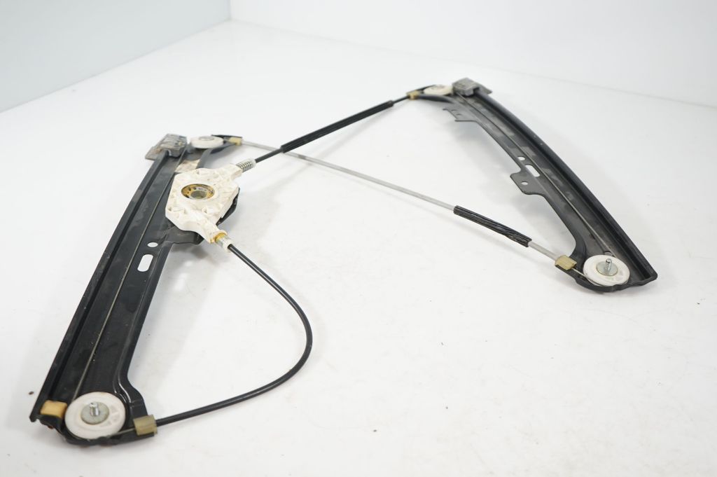 Front door window regulator with motor (6)