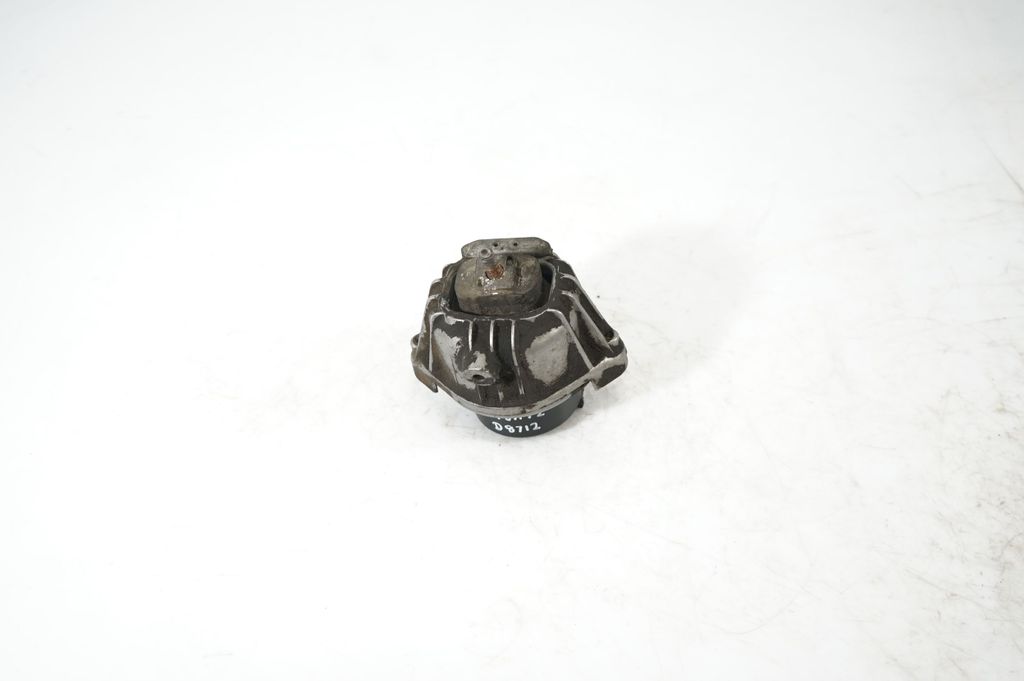 Engine mount bracket