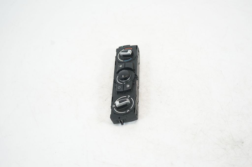 Climate control unit (4)