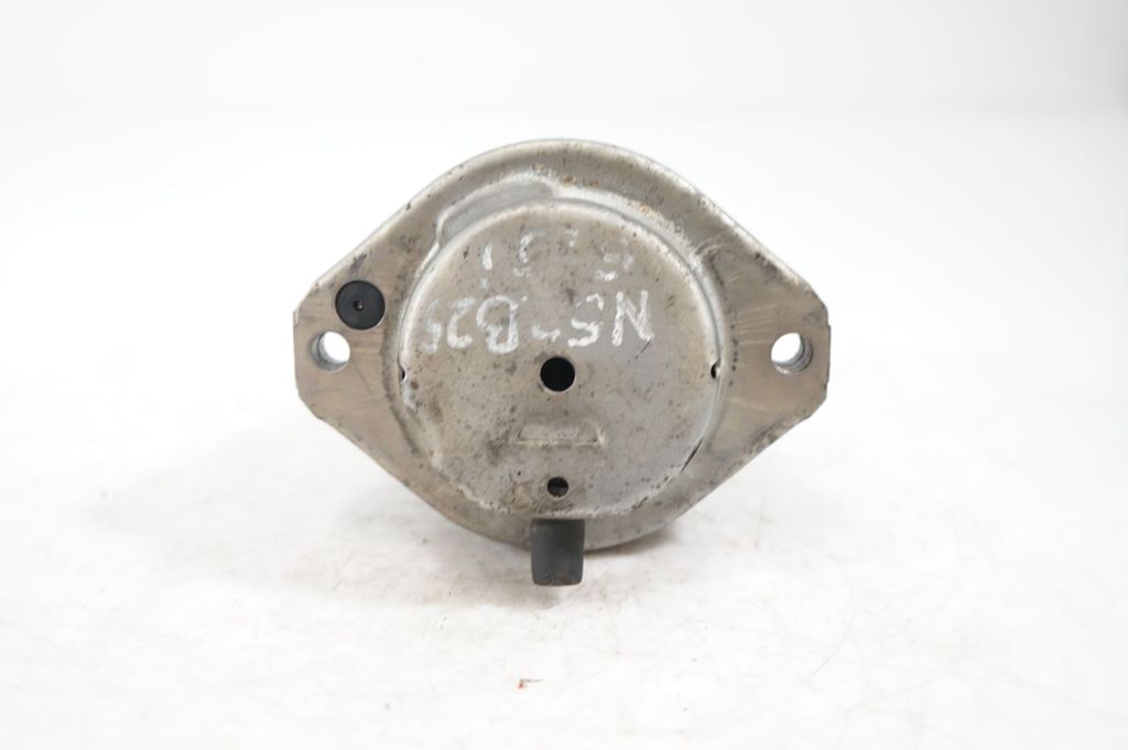 Engine mount bracket (6)