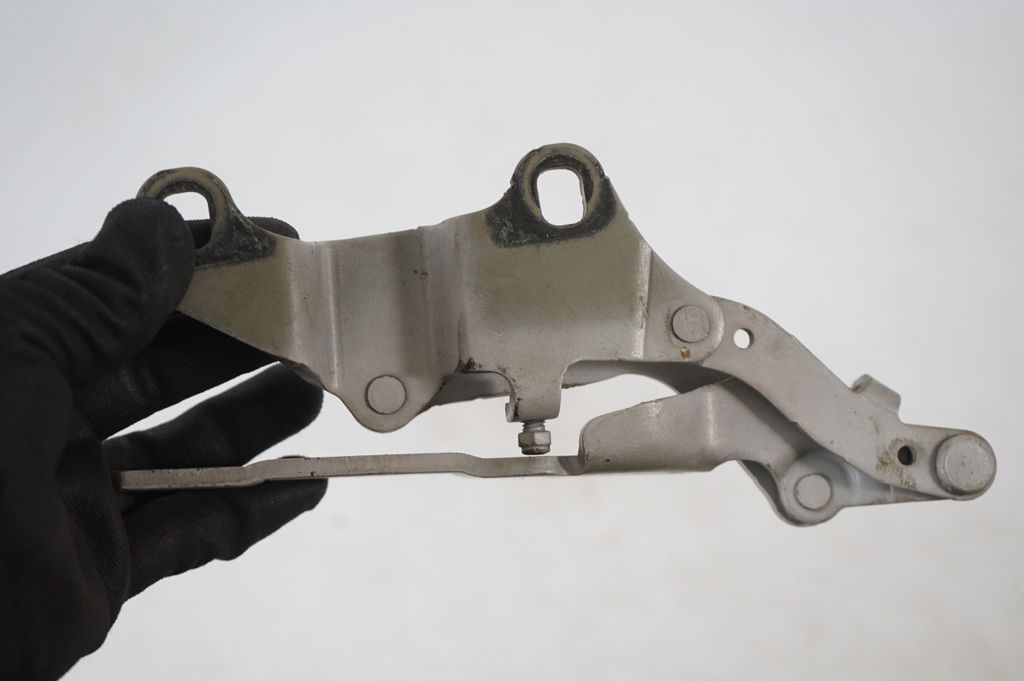 Engine bonnet/hood hinges (6)