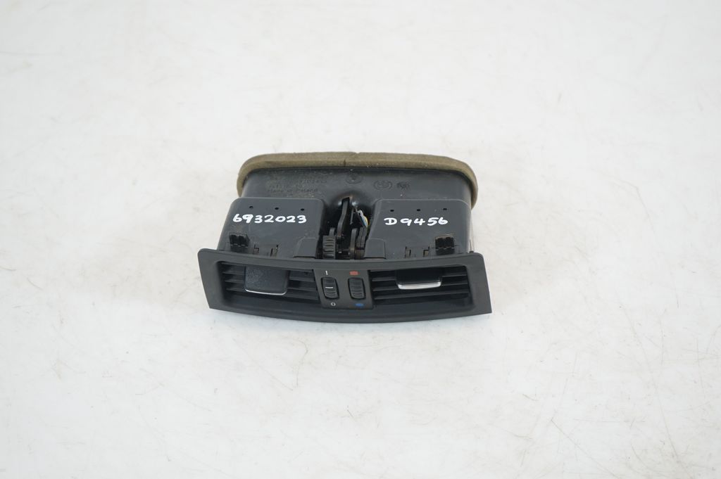 Rear air vent grill (5)