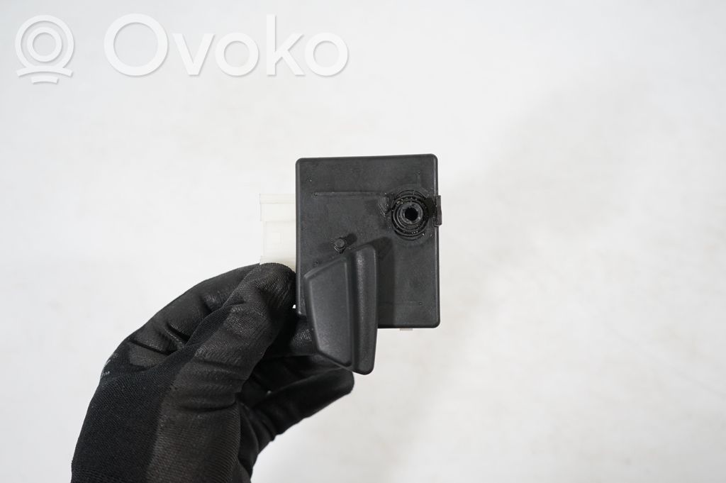 Seat control switch (8)