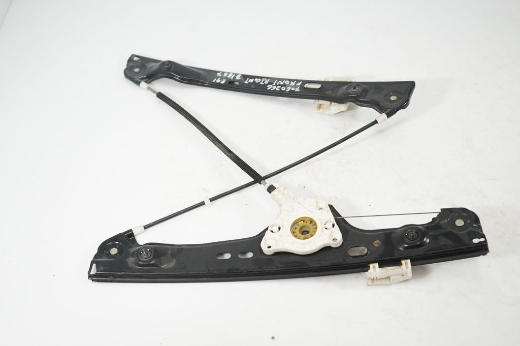 Front door window regulator with motor (2)