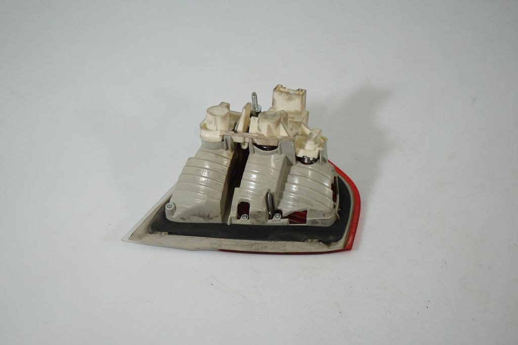 Tailgate rear/tail lights (5)