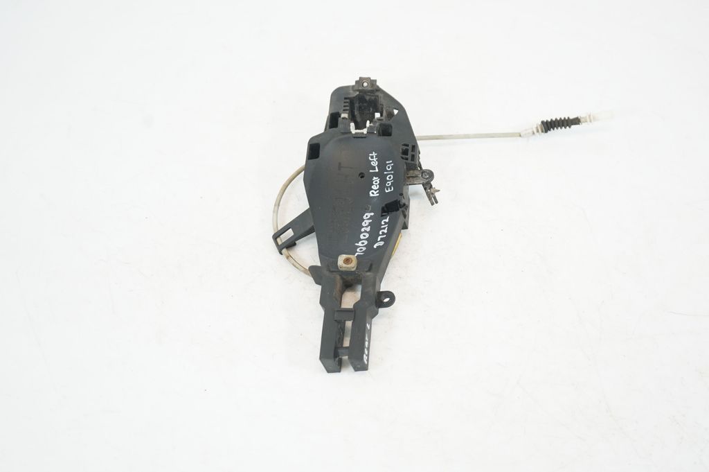 Rear door exterior handle/bracket (4)