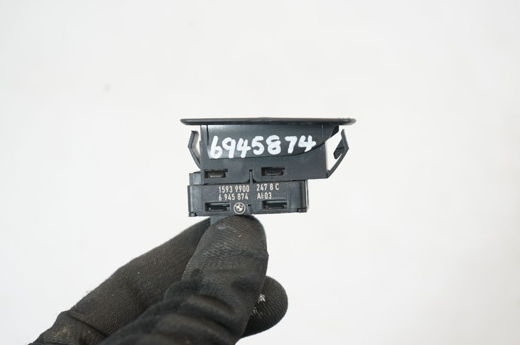 Electric window control switch (8)