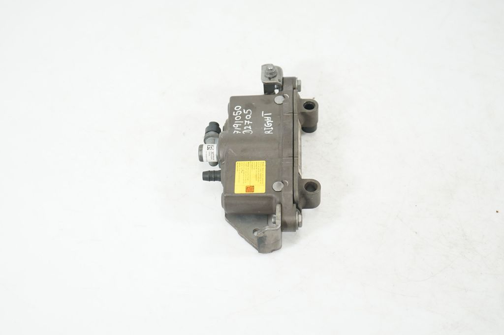 Engine bonnet/hood hinges (4)