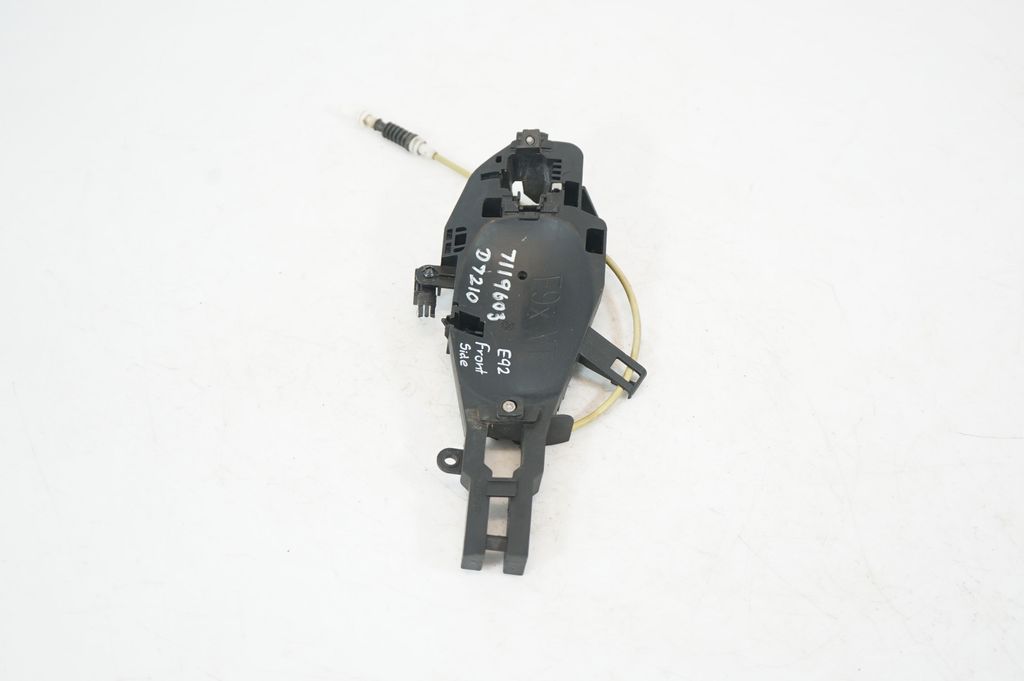 Front door coupe exterior handle/bracket (2)