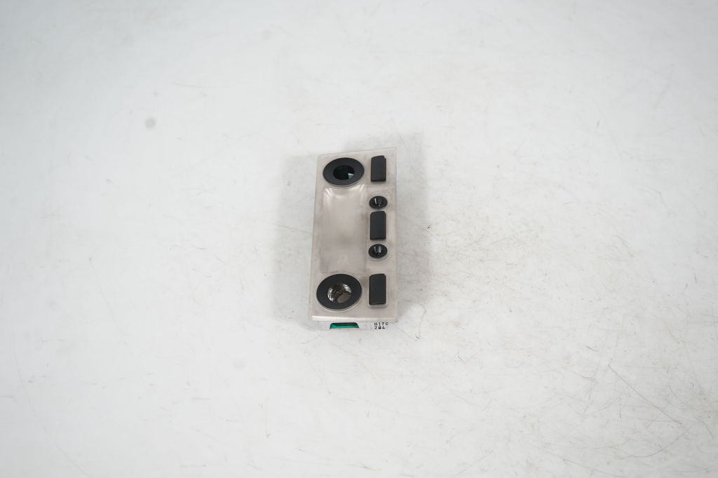 Front seat light (2)