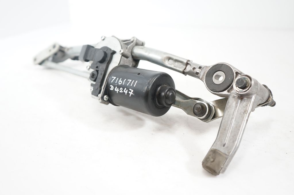 Front wiper linkage and motor (7)