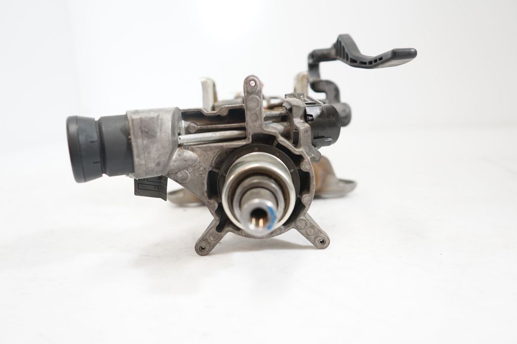 Steering wheel axle (8)