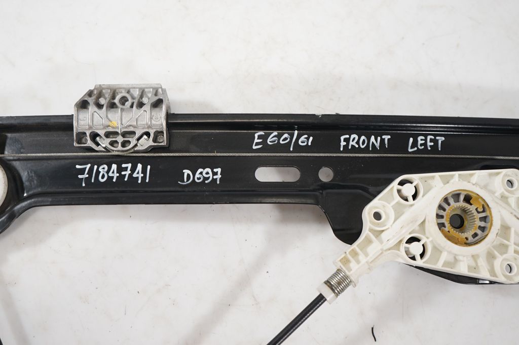 Front door window regulator with motor (9)