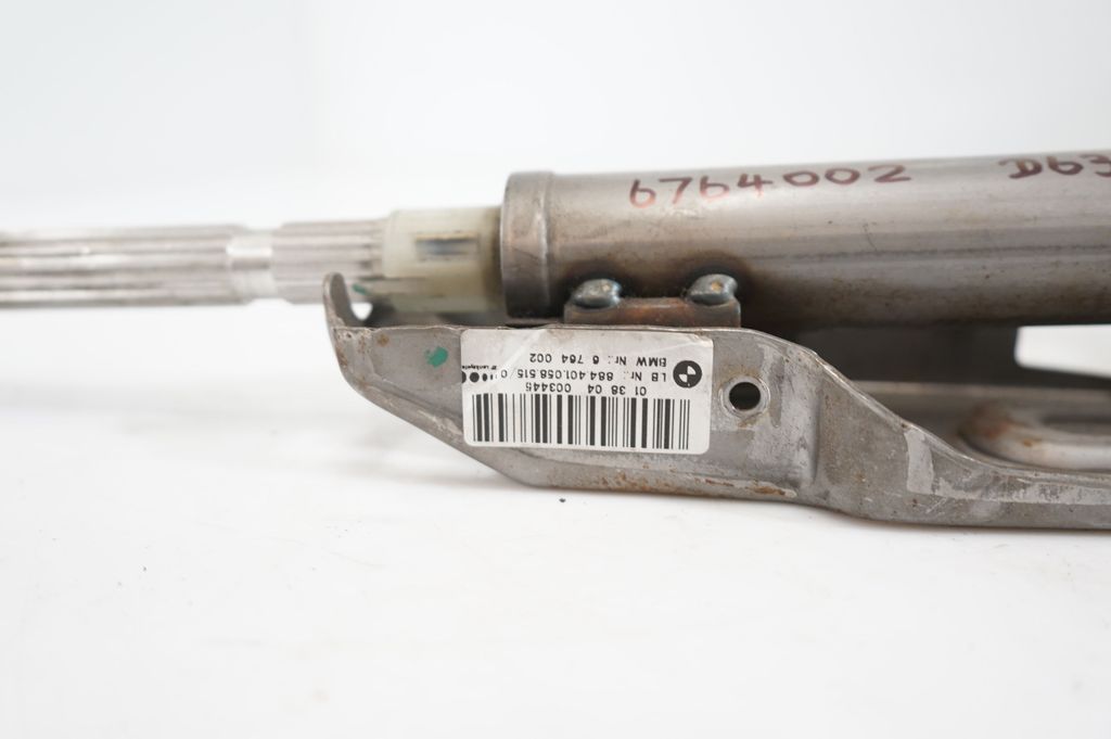 Steering wheel axle (8)