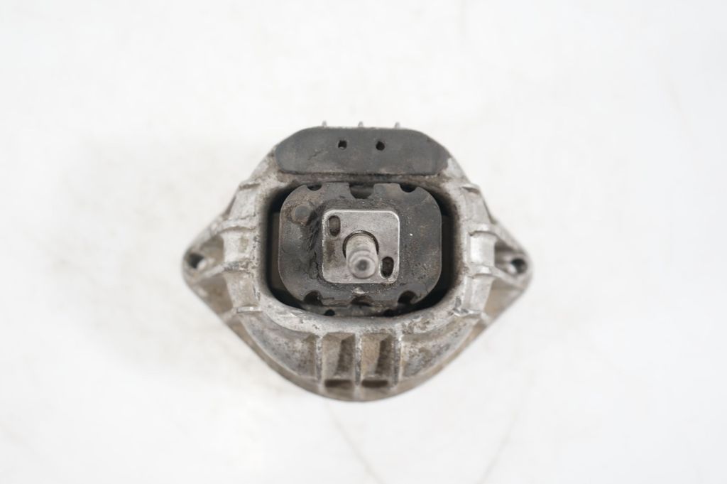 Engine mount bracket (7)