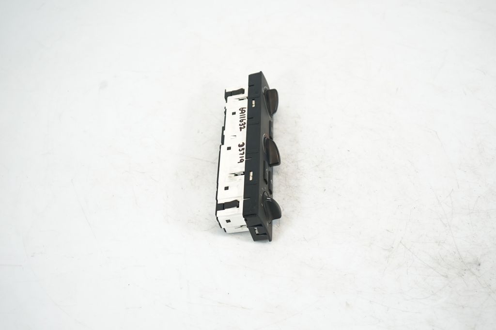 Climate control unit (4)