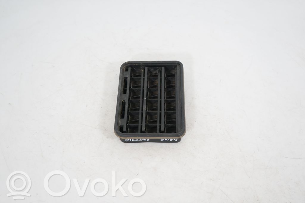 Quarter panel pressure vent (4)