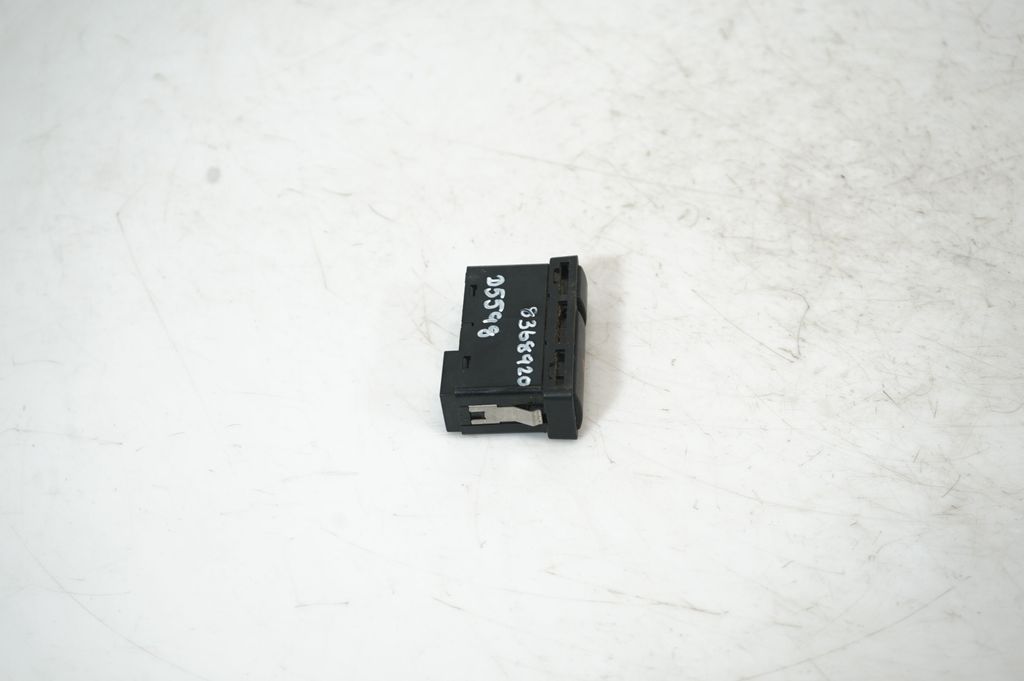 Hazard light switch (4)