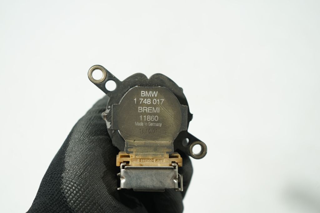 High voltage ignition coil (8)