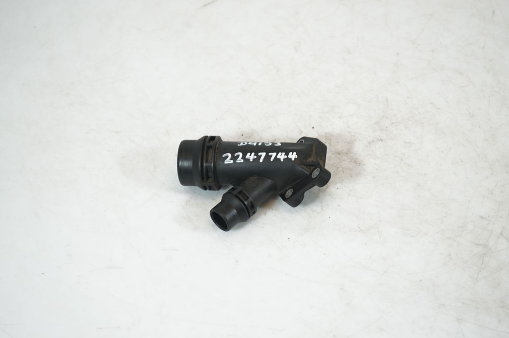 Engine coolant pipe/hose