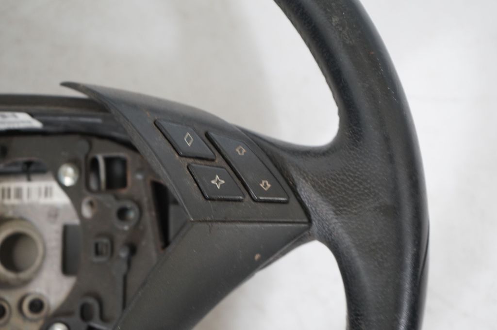 Steering wheel (7)