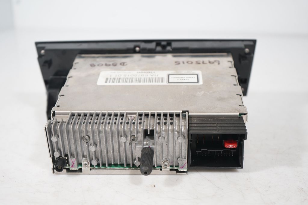 Radio/CD/DVD/GPS head unit (8)