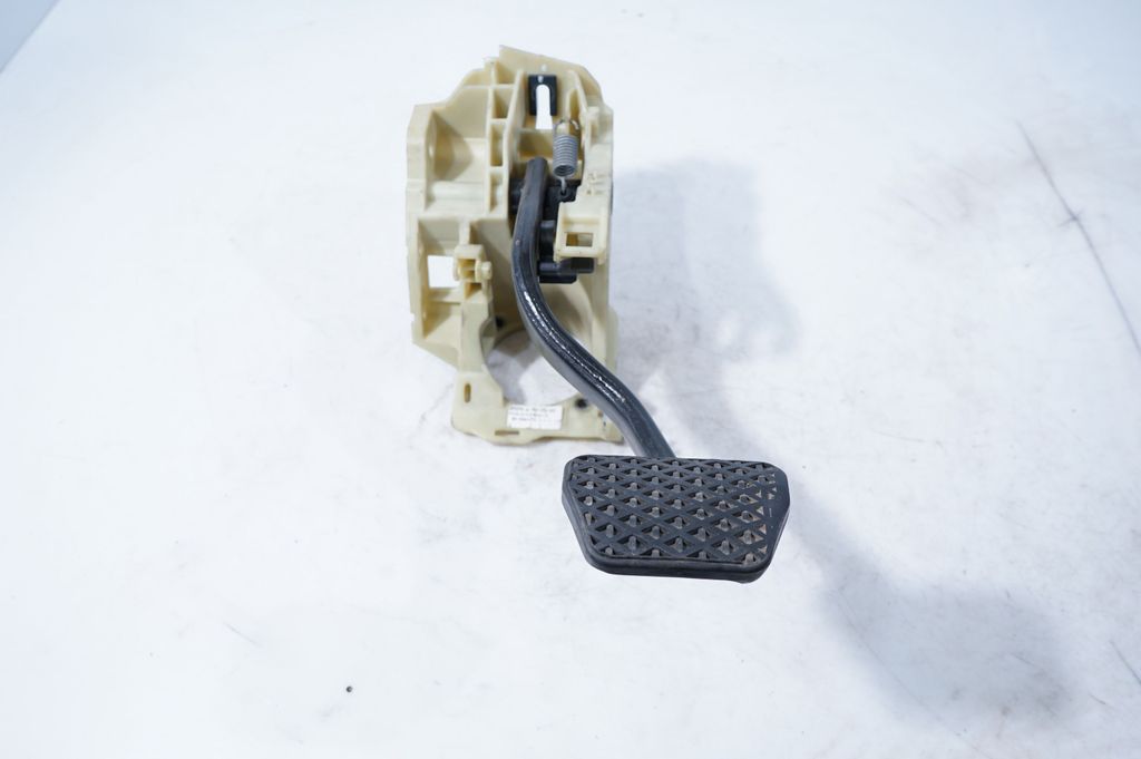 Brake pedal (4)