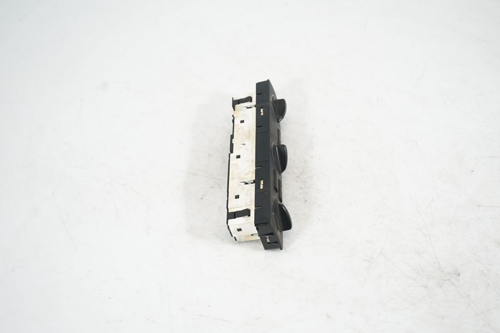 Climate control unit (4)