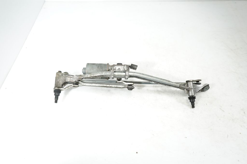 Front wiper linkage and motor (3)