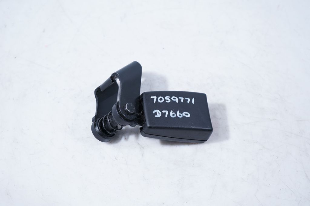 Rear seatbelt buckle
