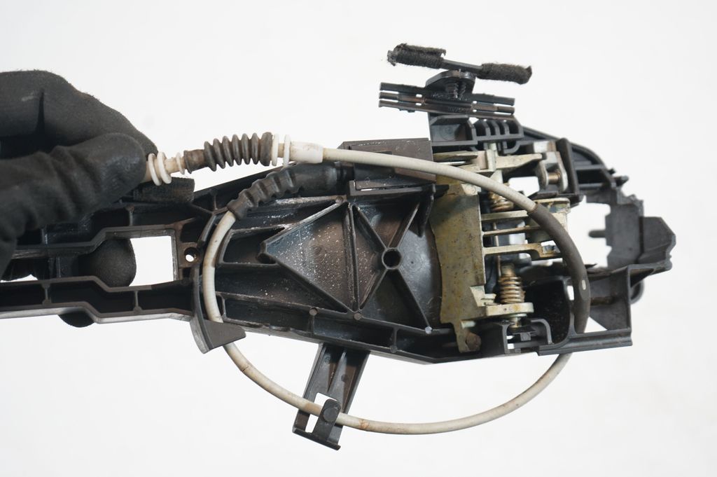 Front door exterior handle/bracket (6)