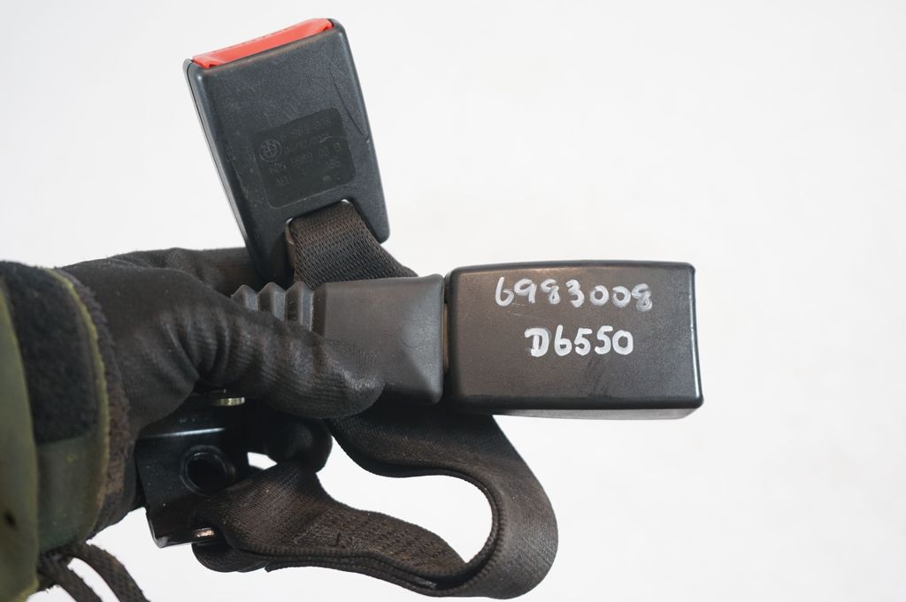 Rear seatbelt buckle (7)