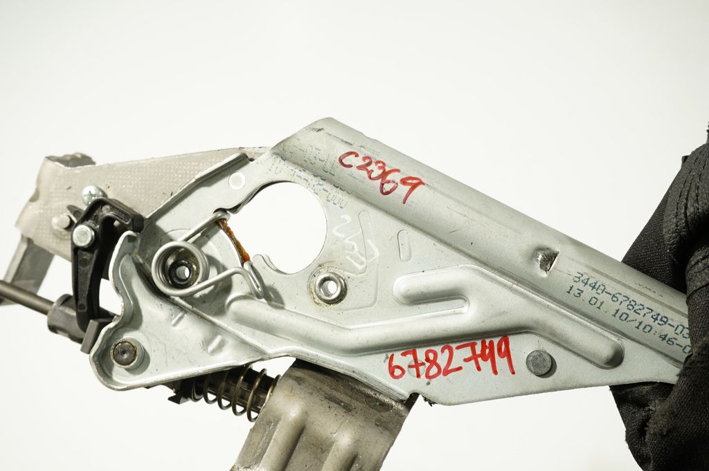 Handbrake/parking brake lever assembly (9)